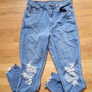 American Eagle Distressed Mom Jeans 4L